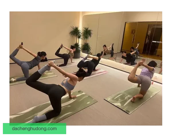 女子首次上瑜伽课 被老师压断大腿，瑜伽课安全隐患究竟该谁来负责？ 